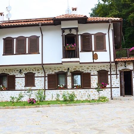 Family Hotel Dinchova Kushta Rozhen Exterior foto