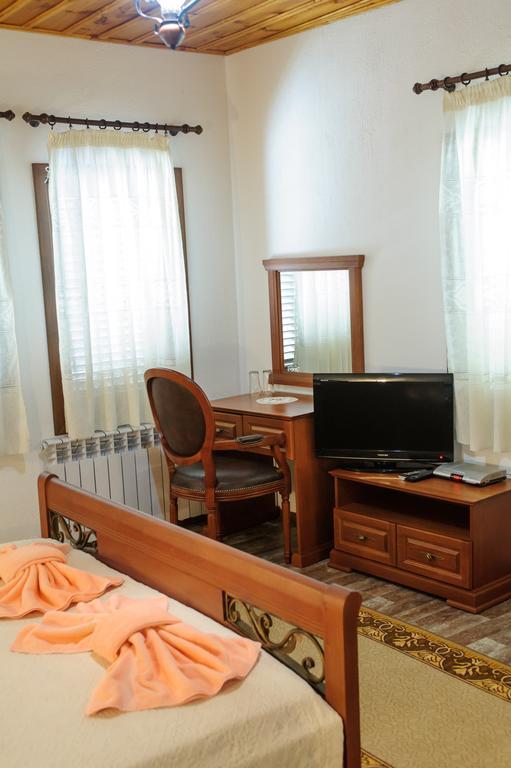 Family Hotel Dinchova Kushta Rozhen Habitación foto