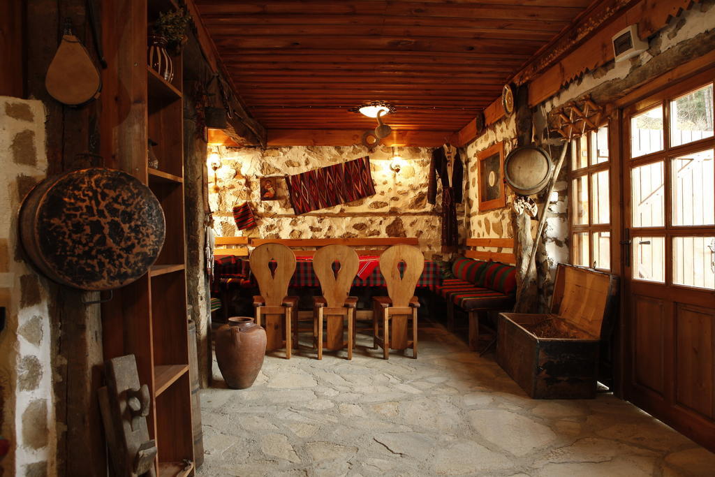 Family Hotel Dinchova Kushta Rozhen Exterior foto
